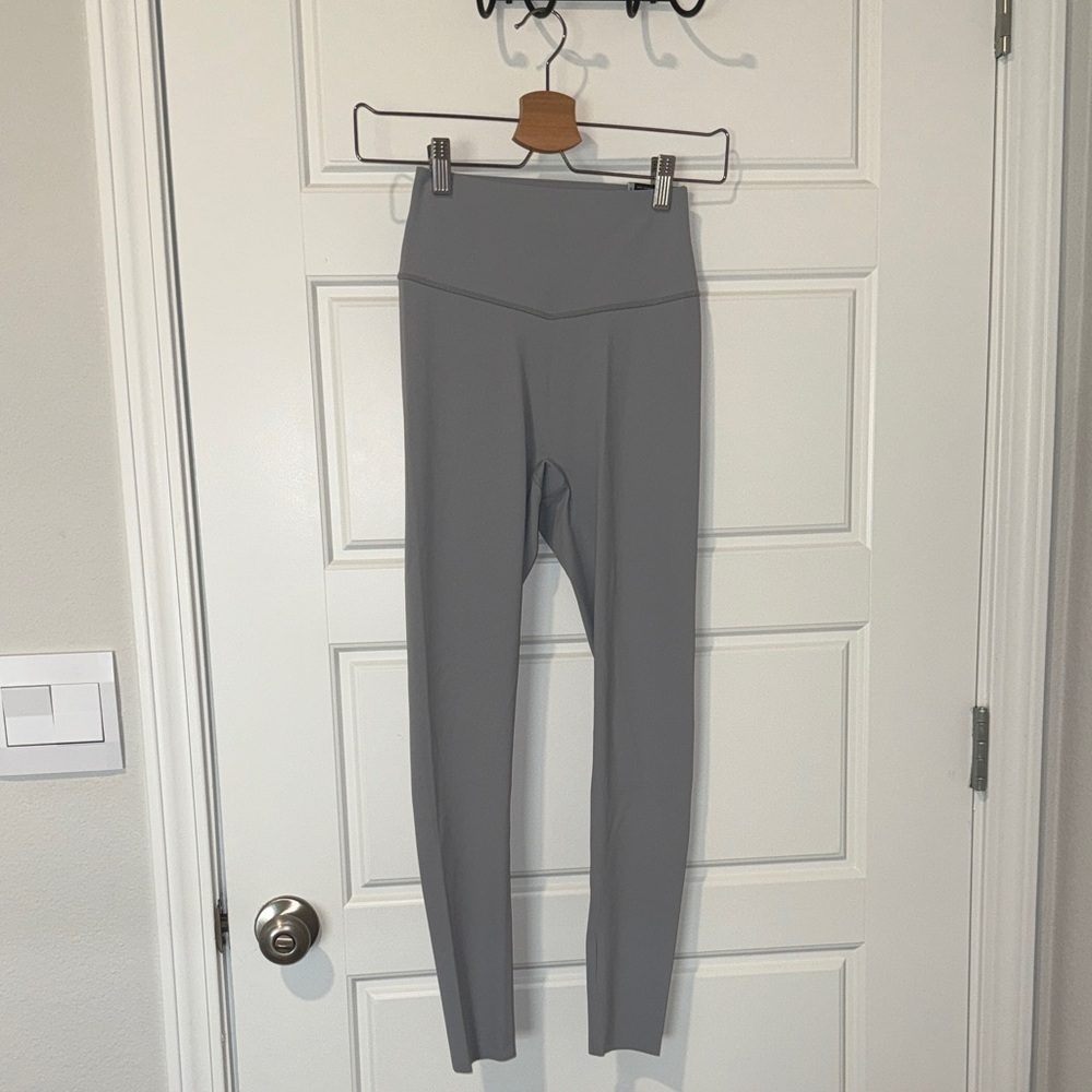 NWT Victoria’s Secret sport VSX Elevate gray leggings size medium